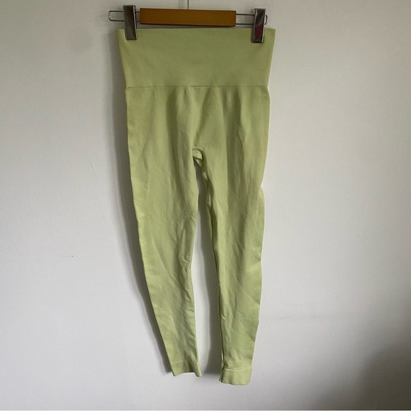 Set ACTIVE by Madelyn Cline Martini Leggings • S Small - Picture 6 of 9